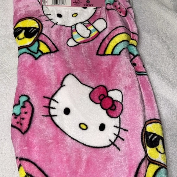HELLO KITTY THROW - Picture 2 of 3